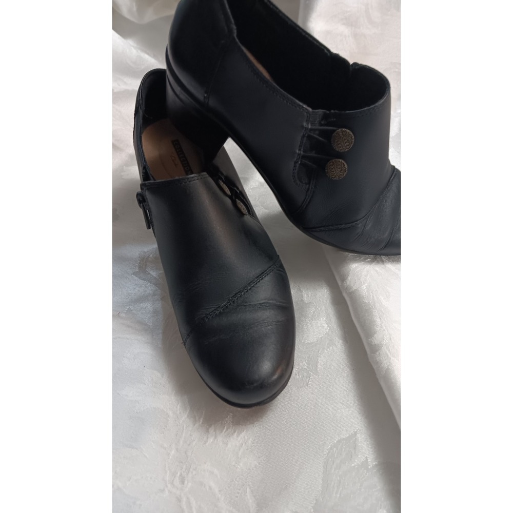 Women's Clarks Black Ankle Booties Shoes Sz 8M Stacked Heel Leather EUC